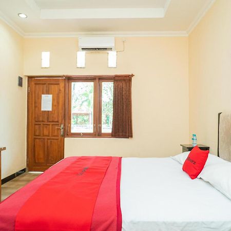 Hotel Reddoorz @ Panglima Sudirman Madiun Exterior foto