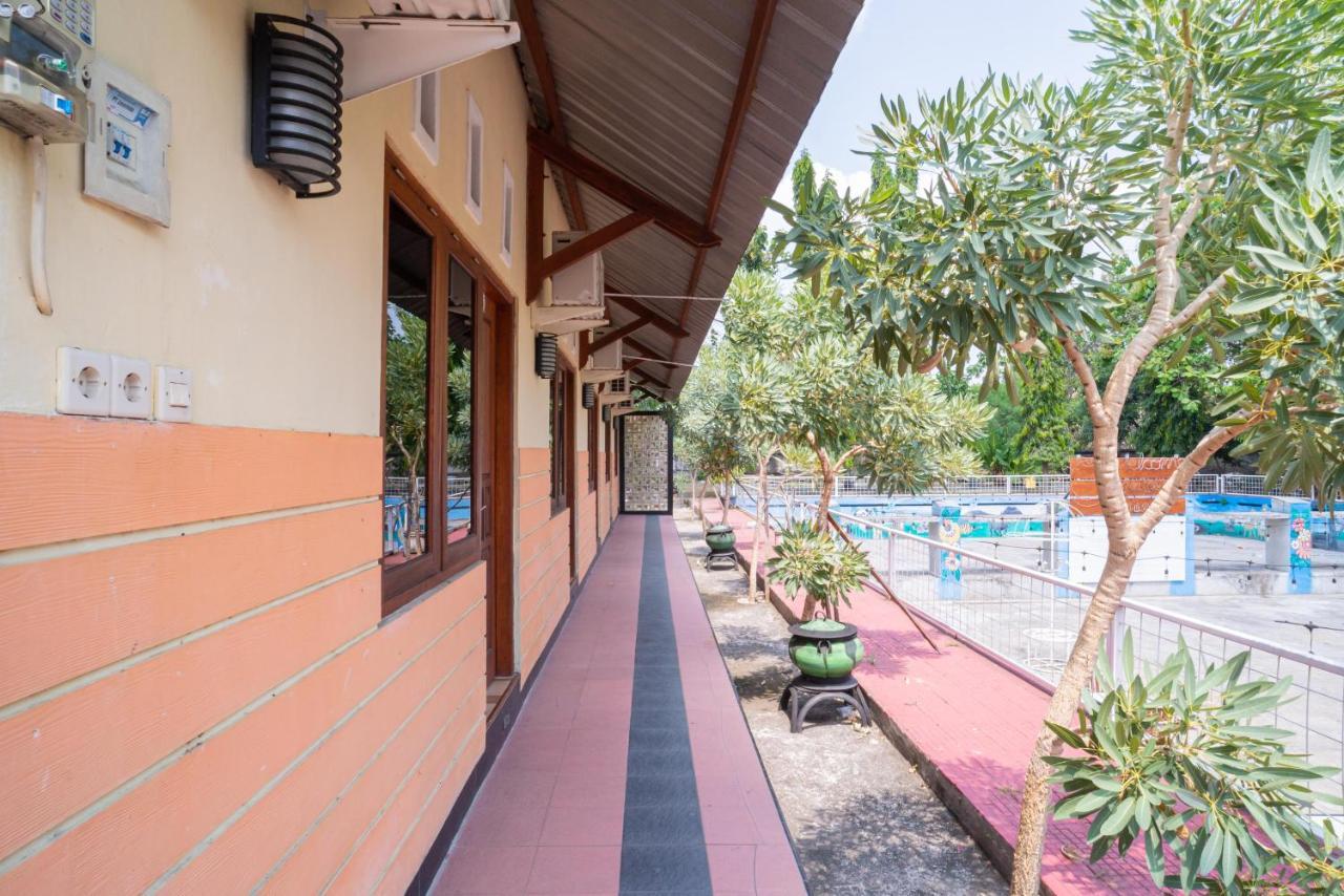 Hotel Reddoorz @ Panglima Sudirman Madiun Exterior foto