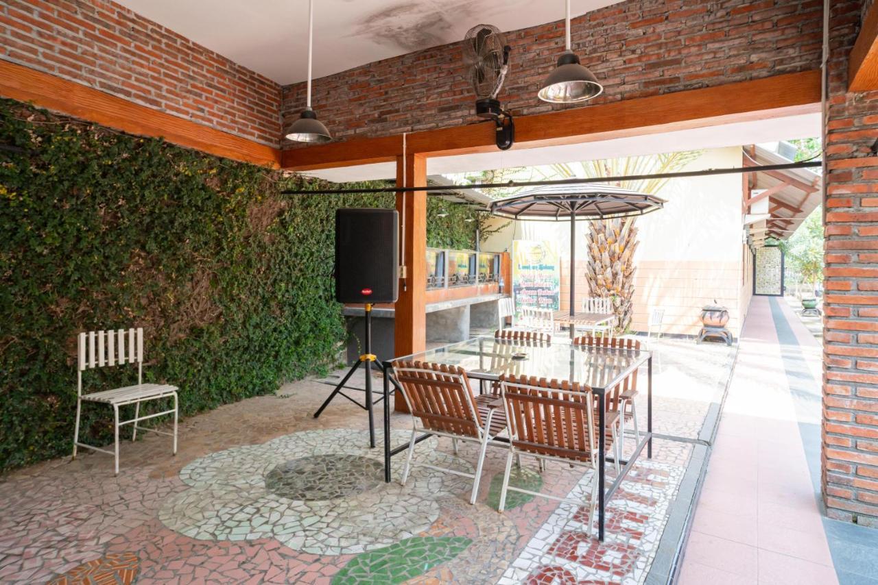 Hotel Reddoorz @ Panglima Sudirman Madiun Exterior foto