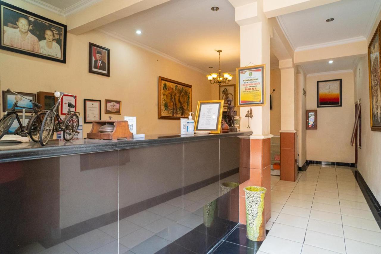 Hotel Reddoorz @ Panglima Sudirman Madiun Exterior foto