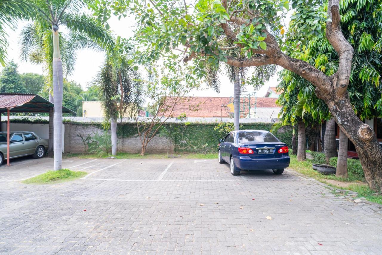 Hotel Reddoorz @ Panglima Sudirman Madiun Exterior foto